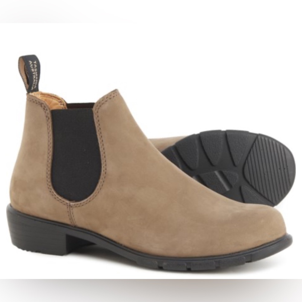 Blundstone 1974 Ankle Chelsea Boots in Stone